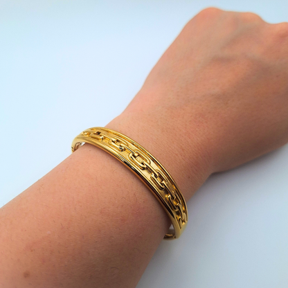 Chain Detail Gold Bangle