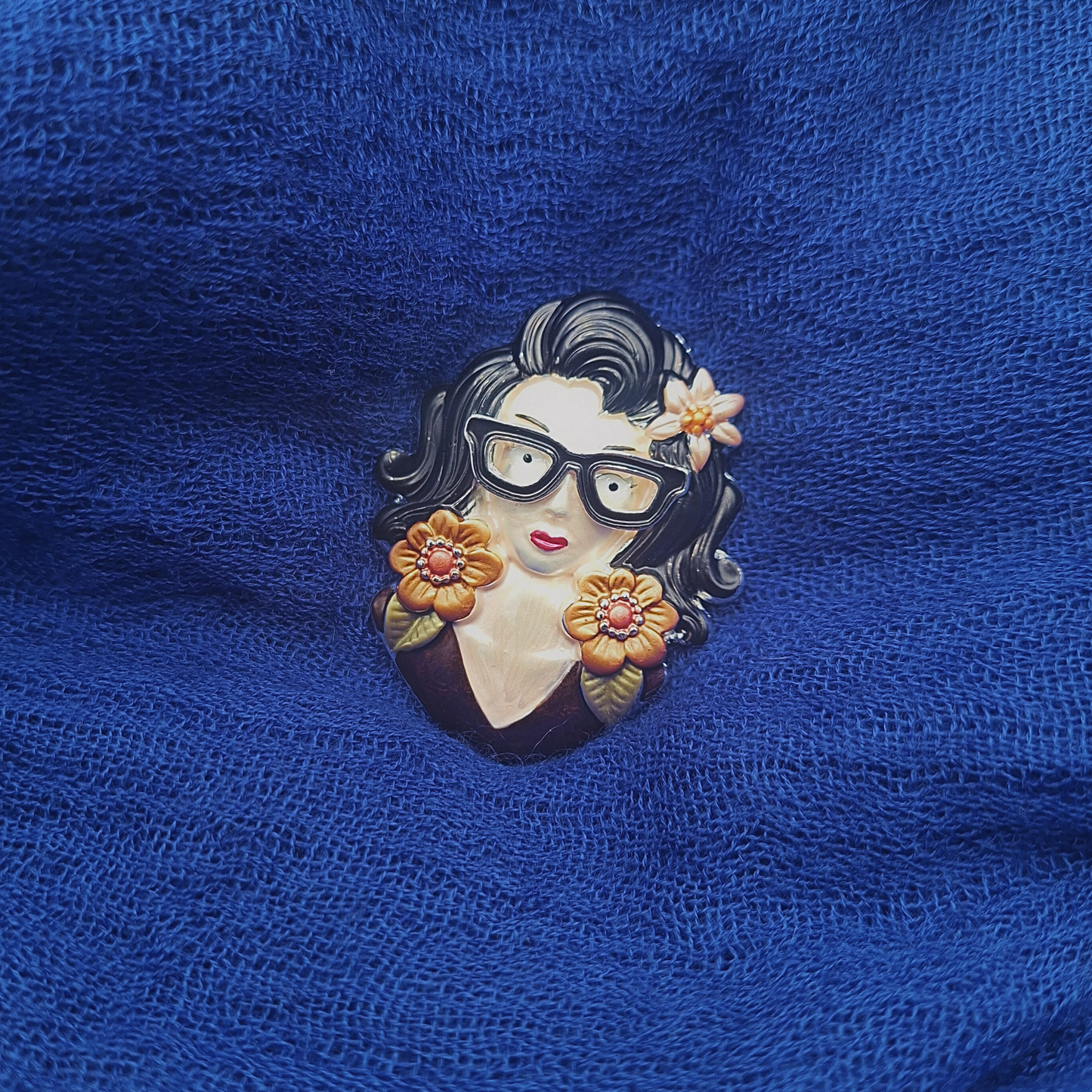 Retro Muse Magnetic Brooch