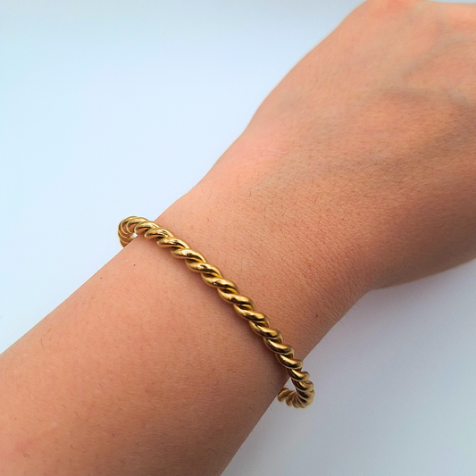 Twisted Glow Gold Cuff Bracelet